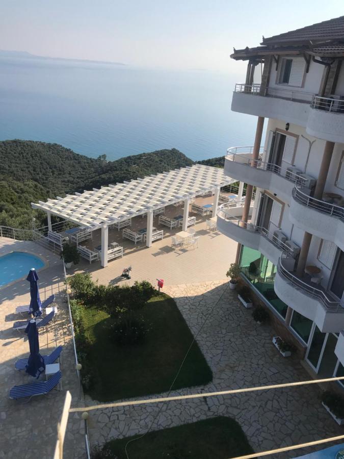Hotel Vila Kafe Lukovë Exteriör bild