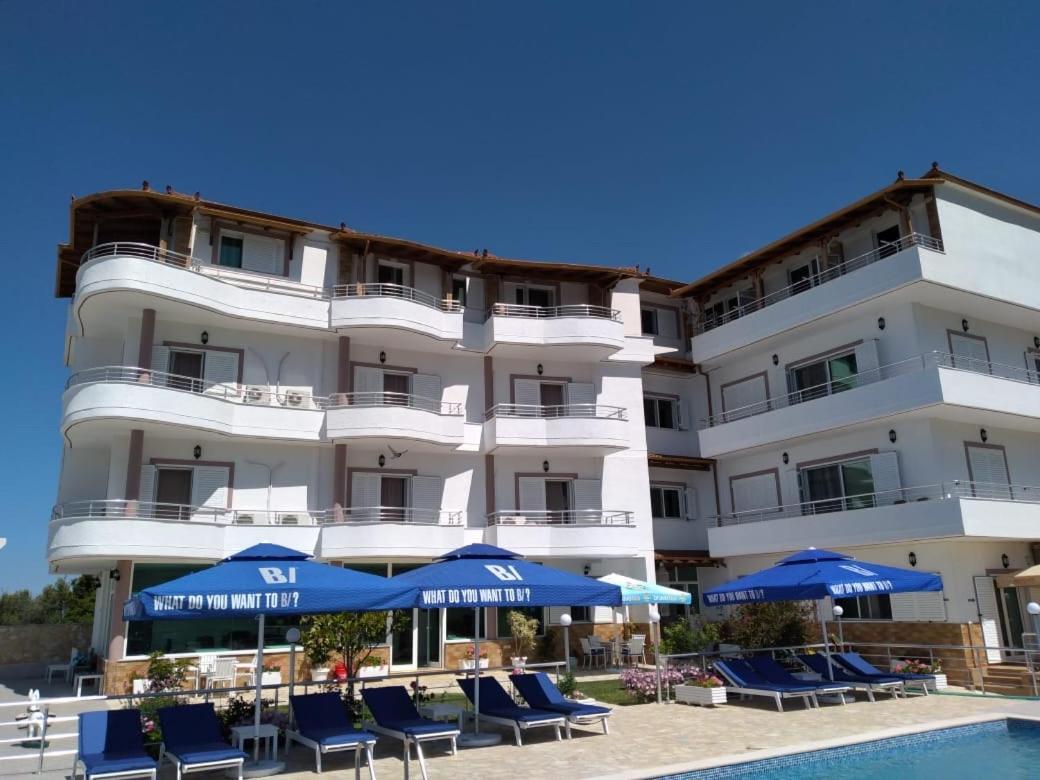 Hotel Vila Kafe Lukovë Exteriör bild
