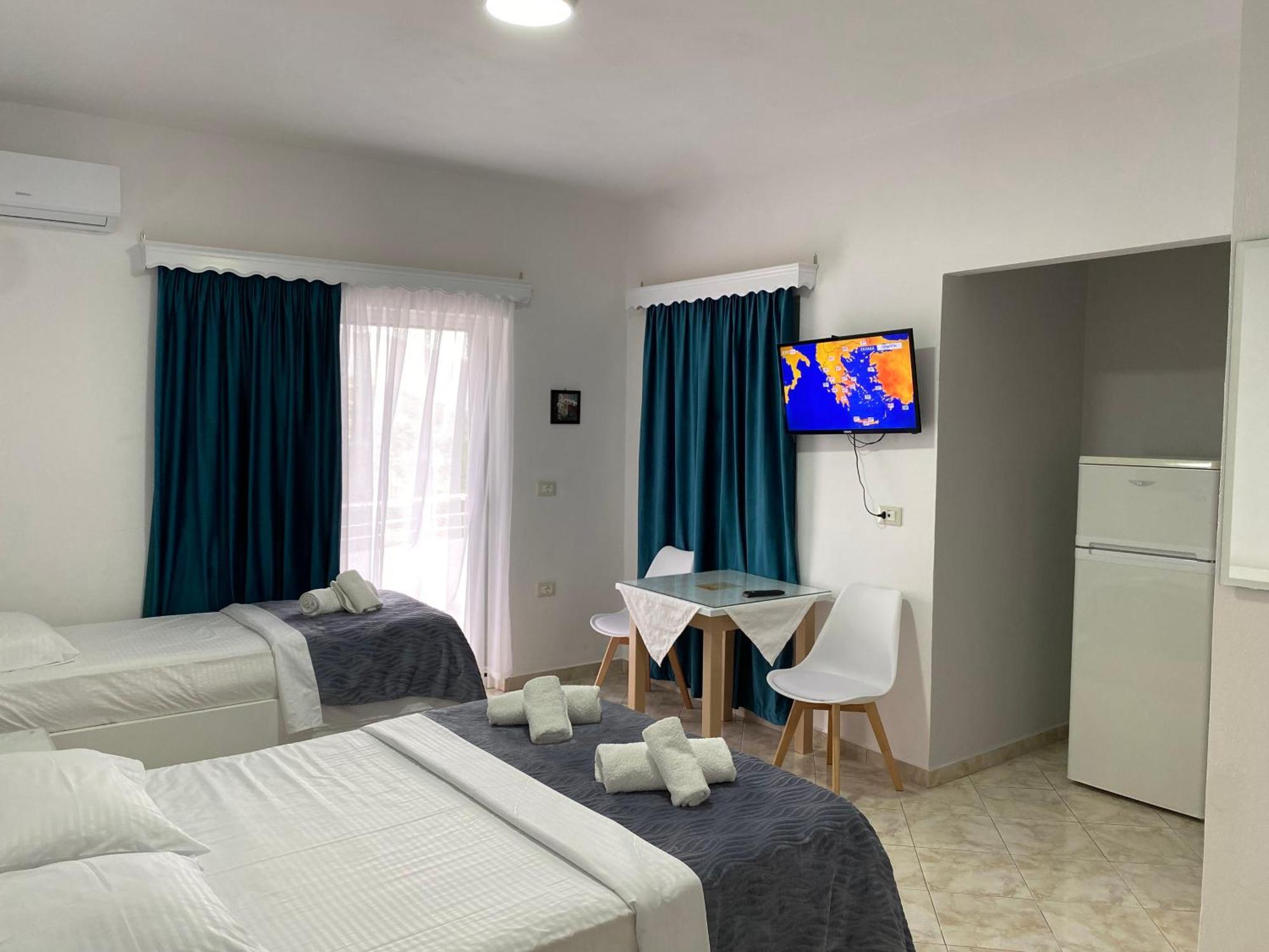 Hotel Vila Kafe Lukovë Exteriör bild