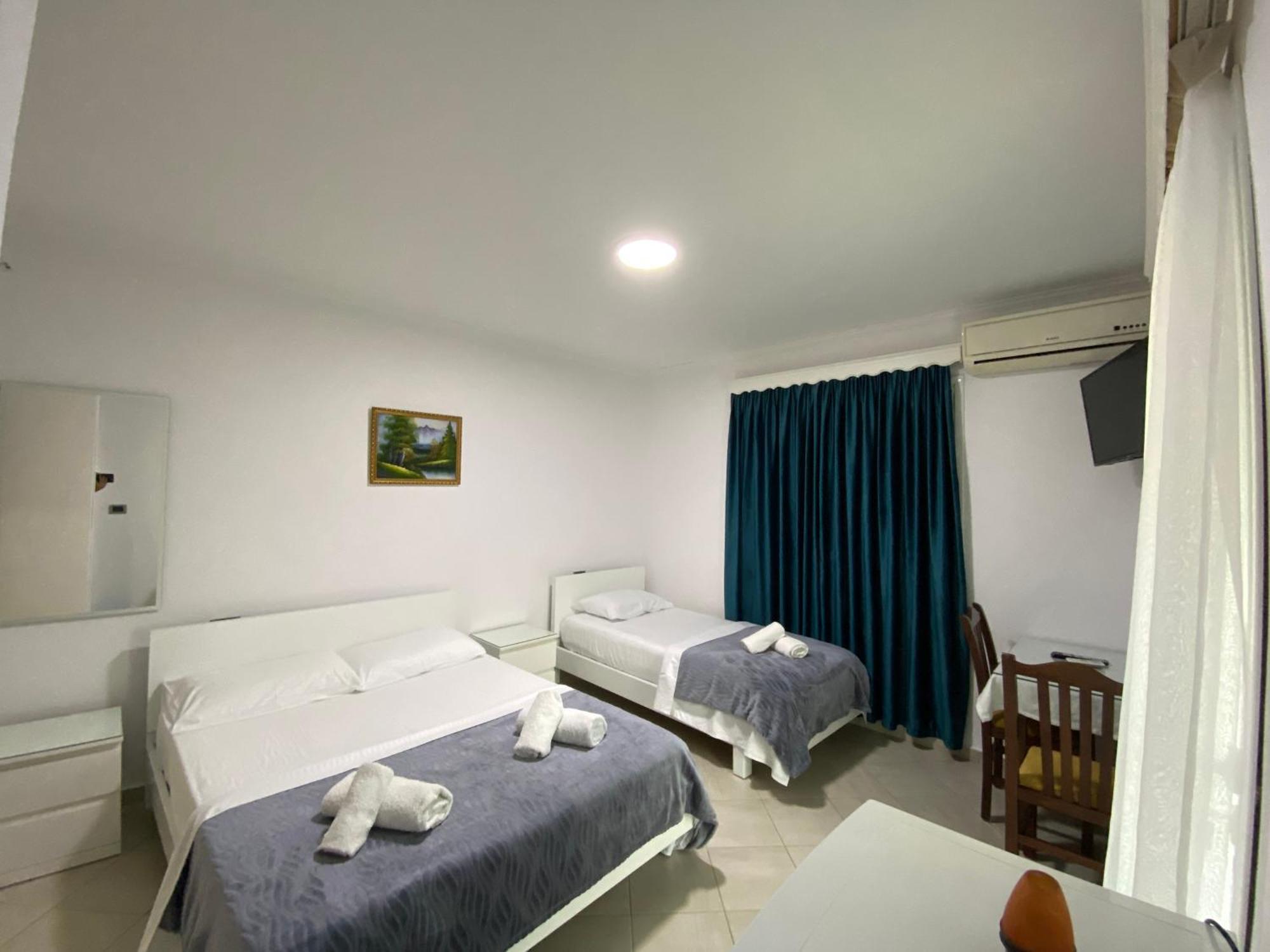 Hotel Vila Kafe Lukovë Exteriör bild
