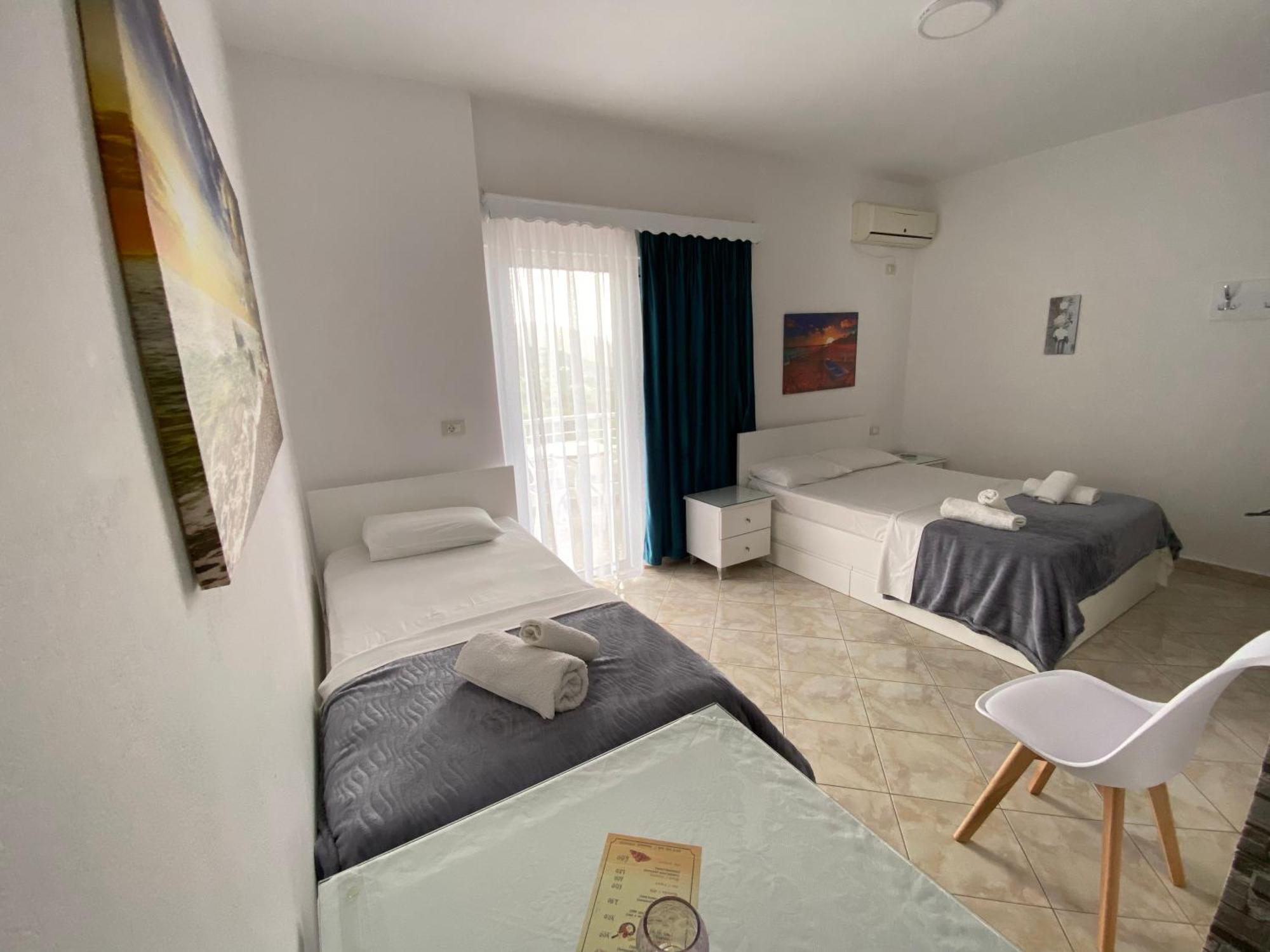 Hotel Vila Kafe Lukovë Exteriör bild