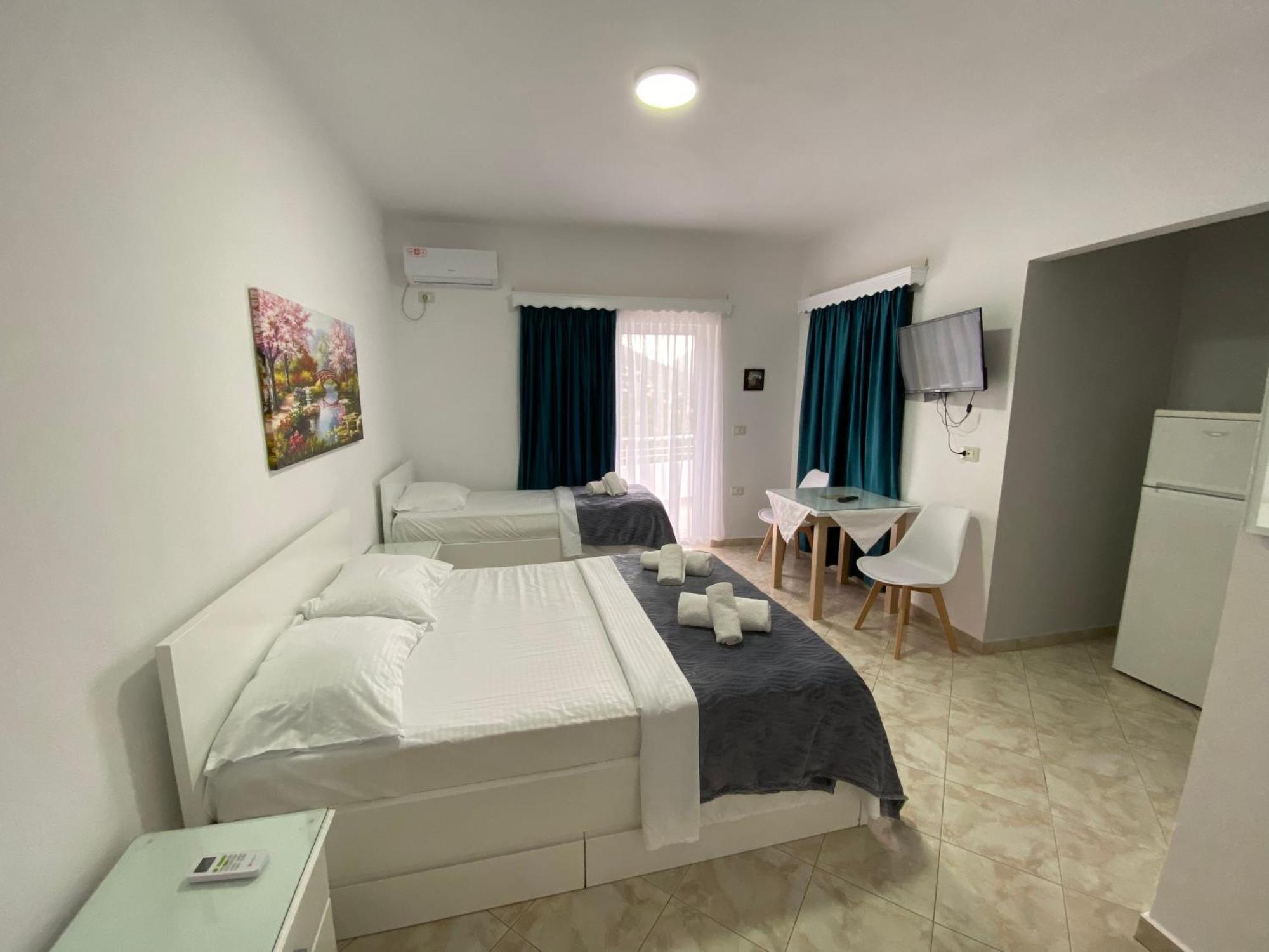 Hotel Vila Kafe Lukovë Exteriör bild