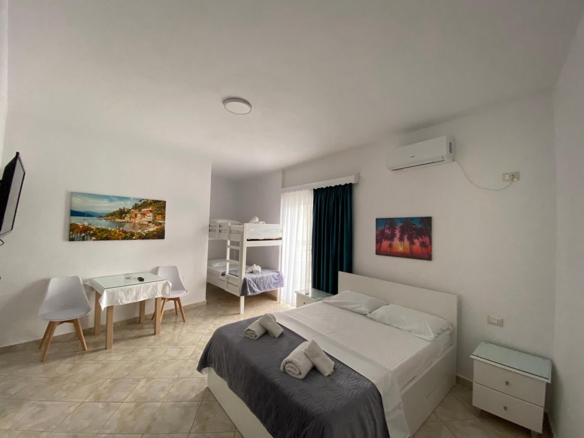 Hotel Vila Kafe Lukovë Exteriör bild