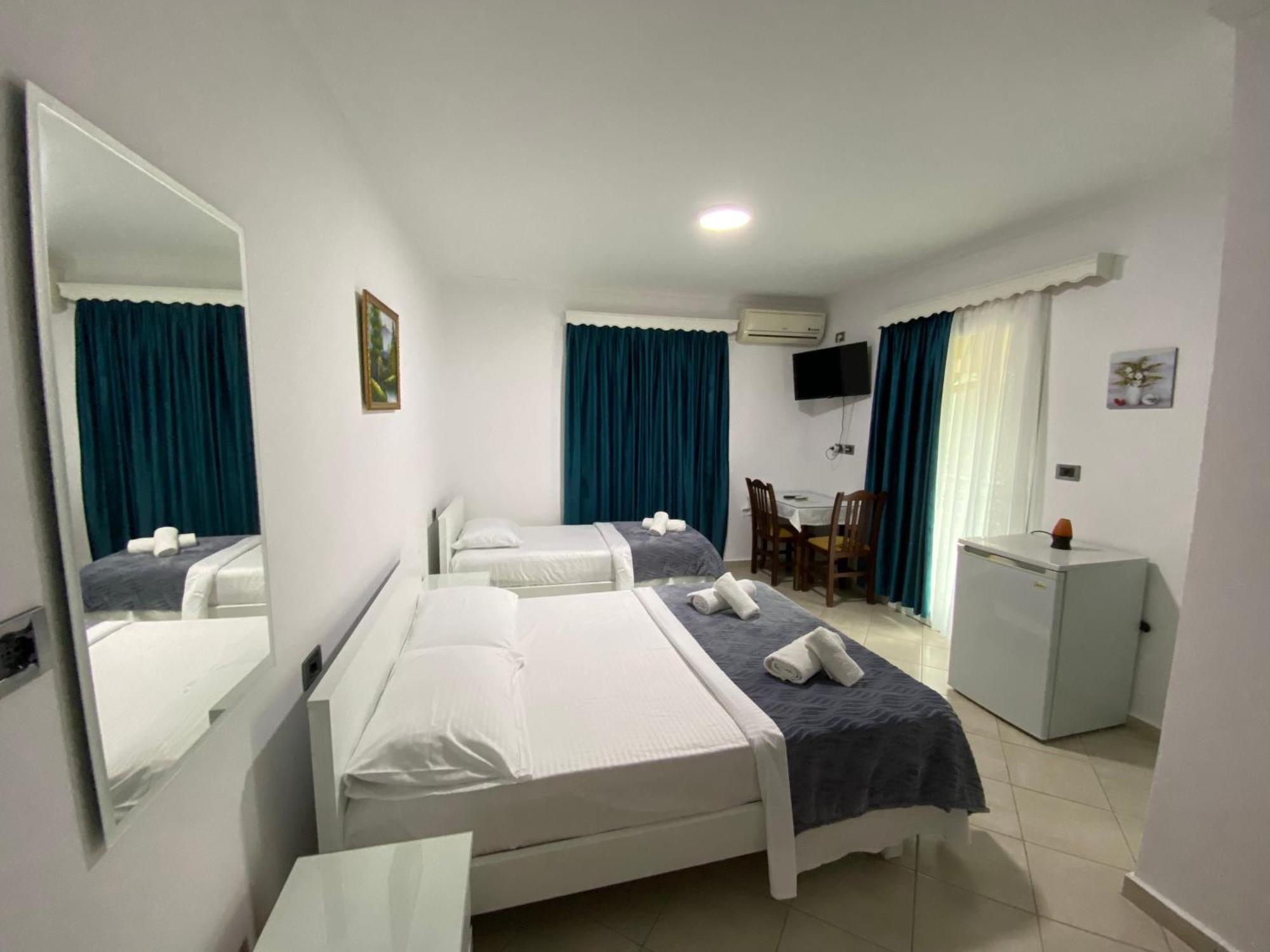 Hotel Vila Kafe Lukovë Exteriör bild