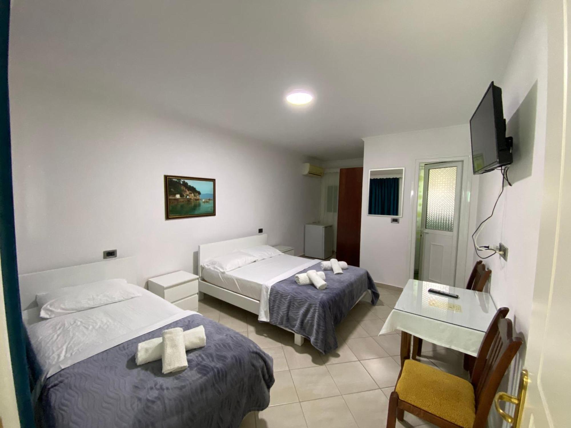 Hotel Vila Kafe Lukovë Exteriör bild