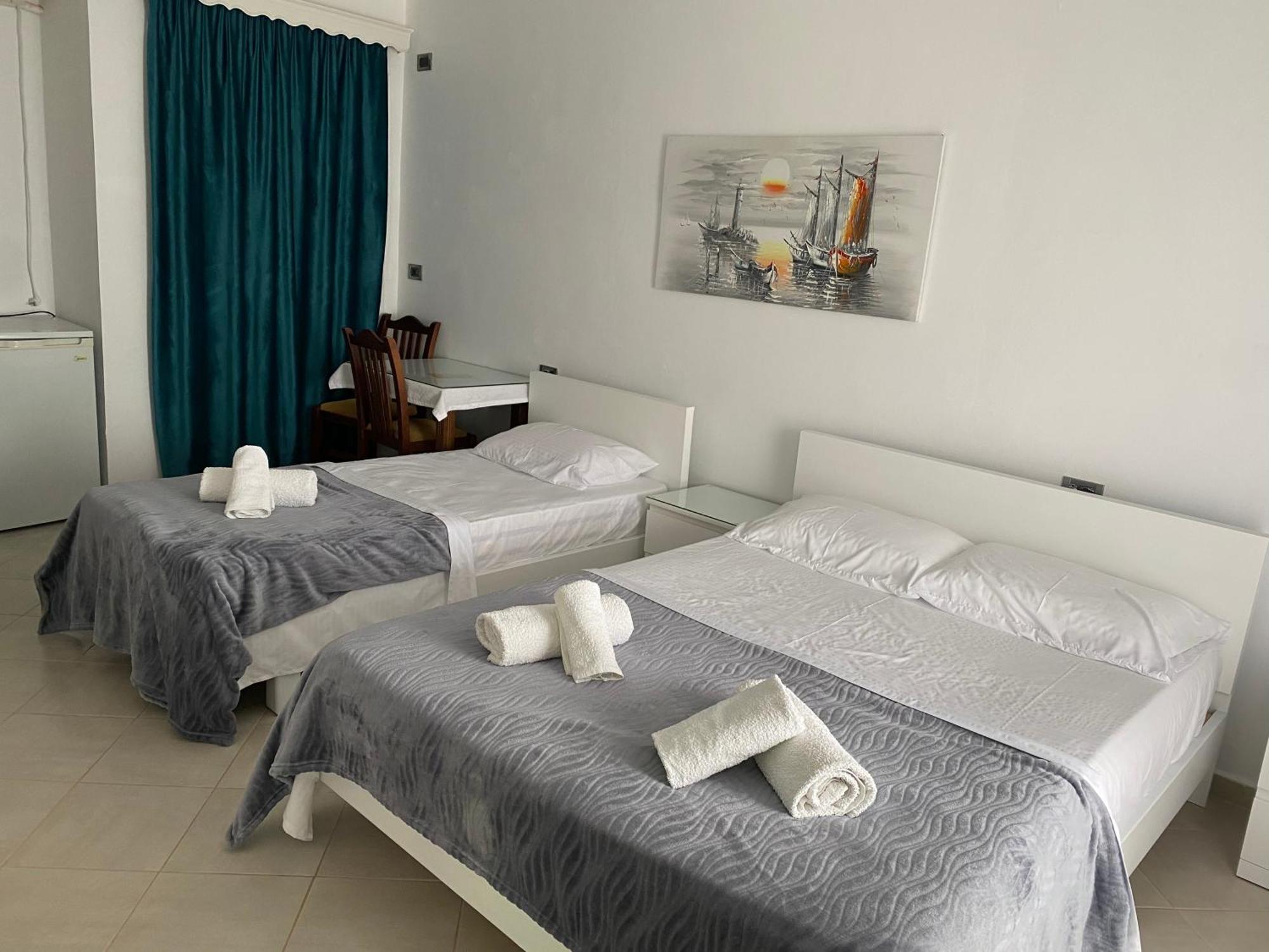 Hotel Vila Kafe Lukovë Exteriör bild