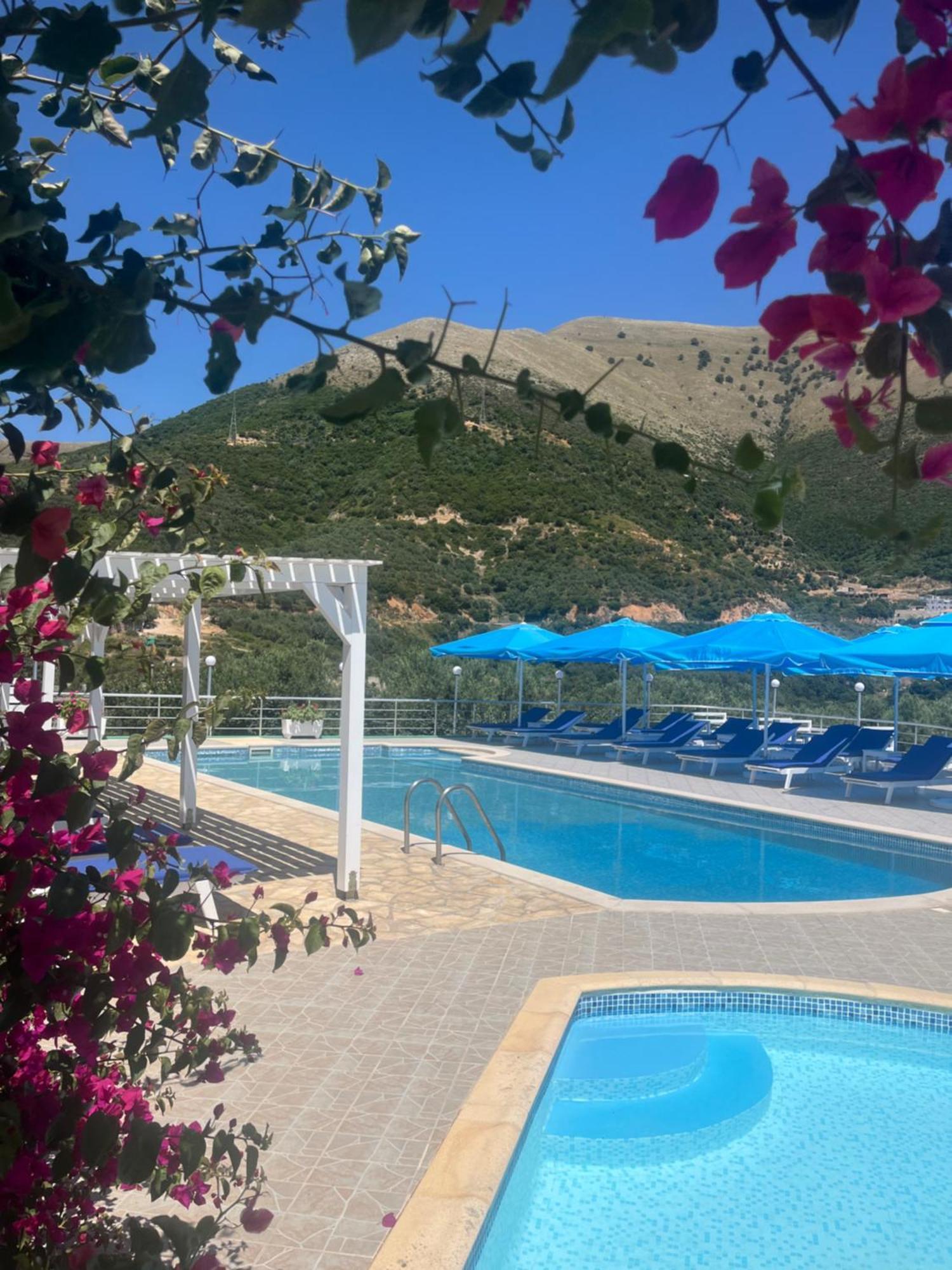 Hotel Vila Kafe Lukovë Exteriör bild