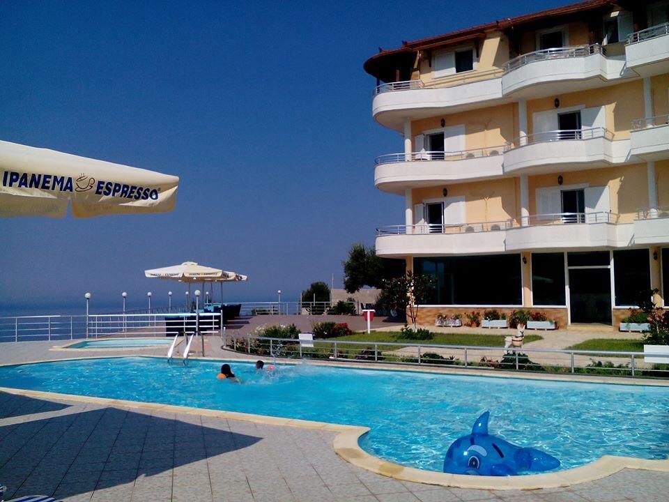 Hotel Vila Kafe Lukovë Exteriör bild