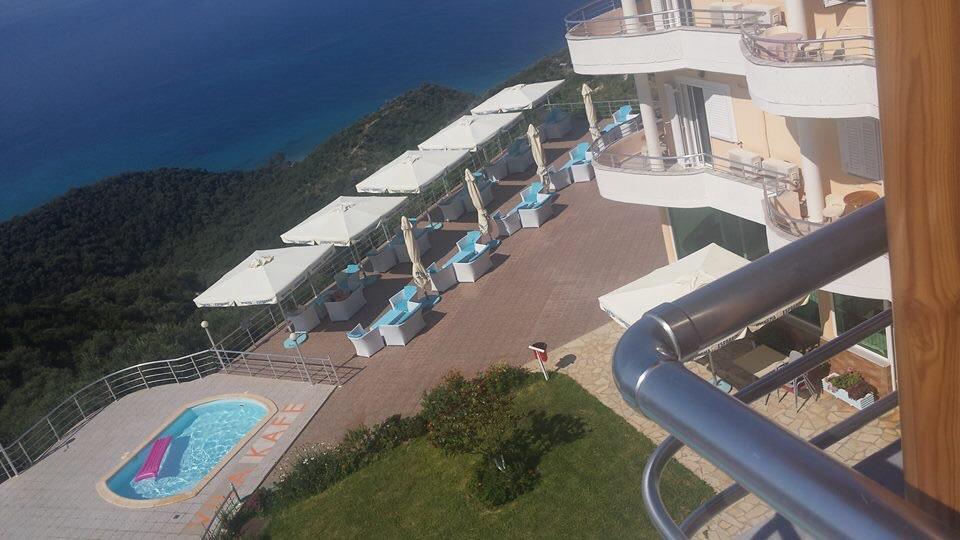 Hotel Vila Kafe Lukovë Exteriör bild