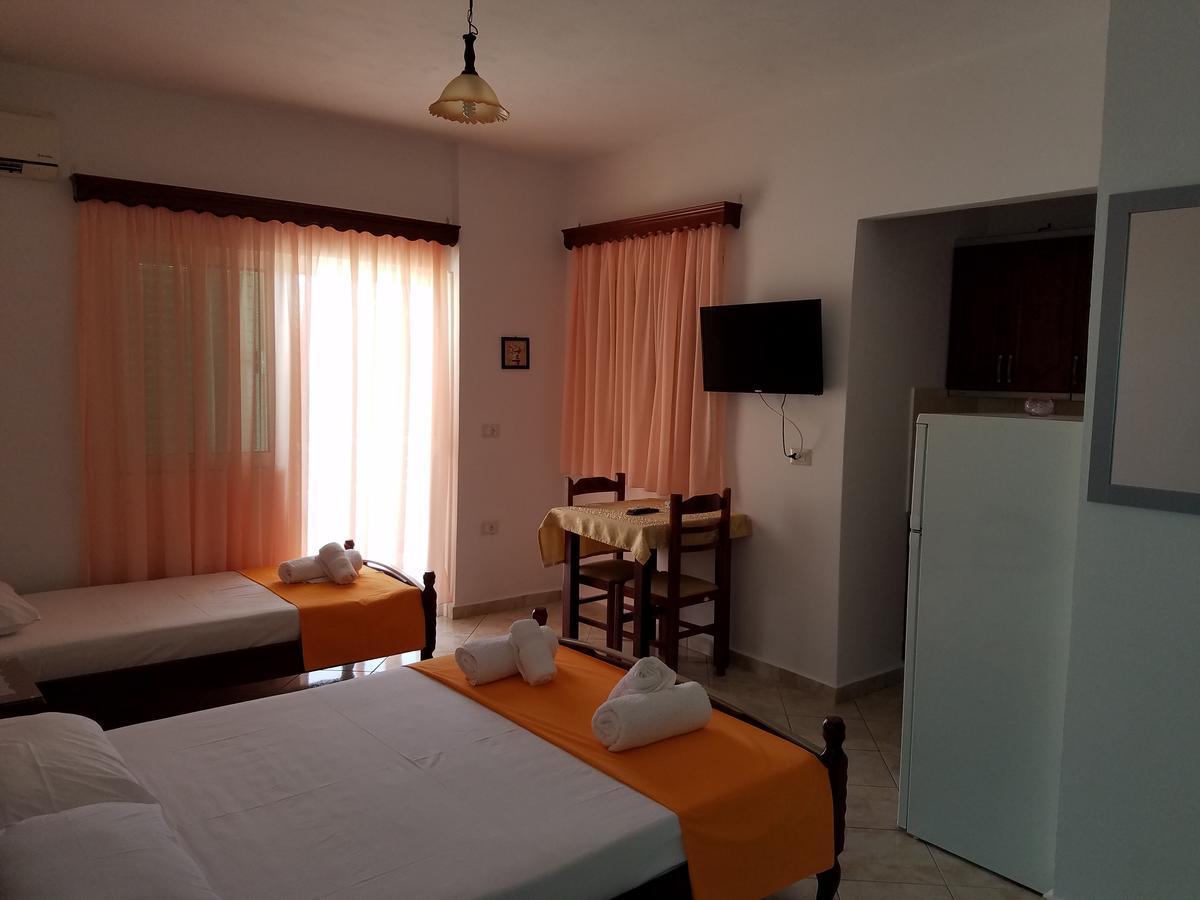Hotel Vila Kafe Lukovë Exteriör bild