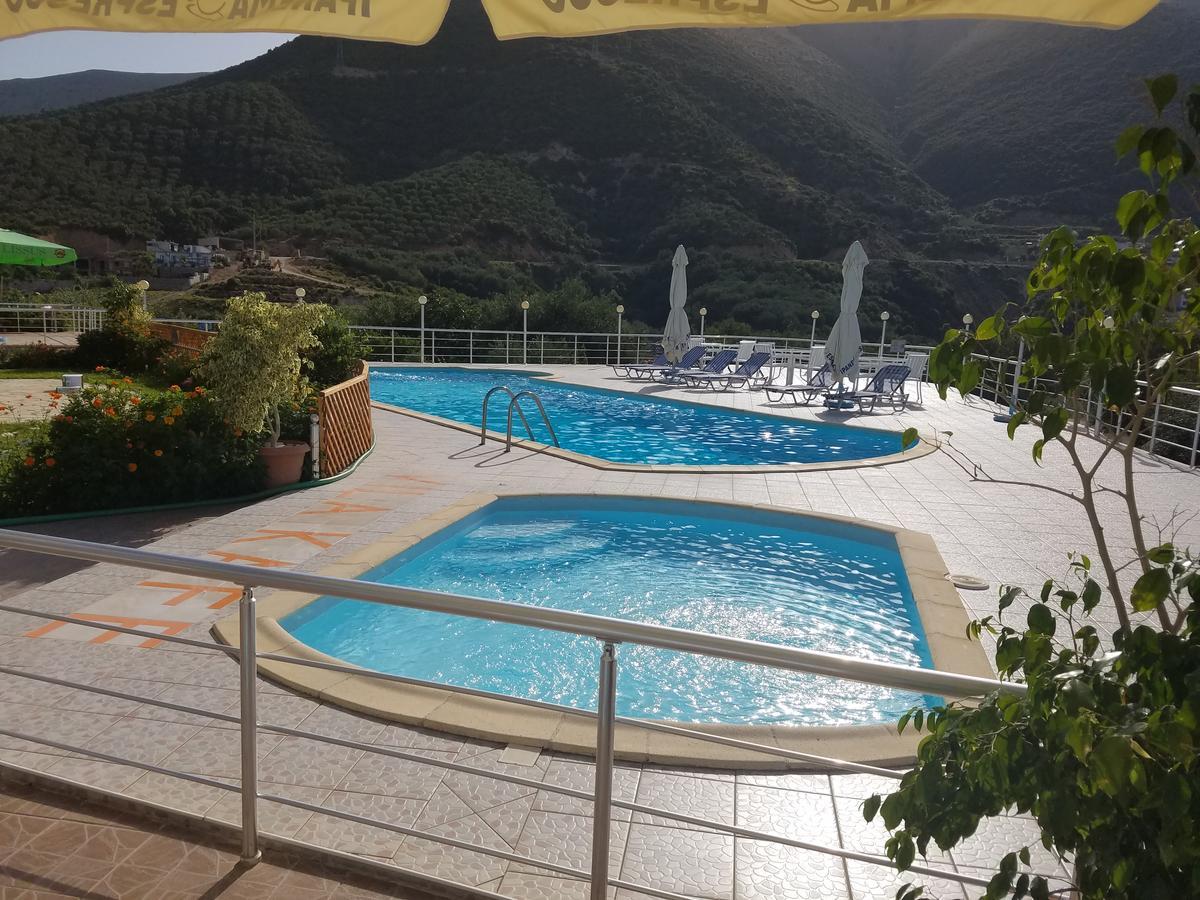 Hotel Vila Kafe Lukovë Exteriör bild