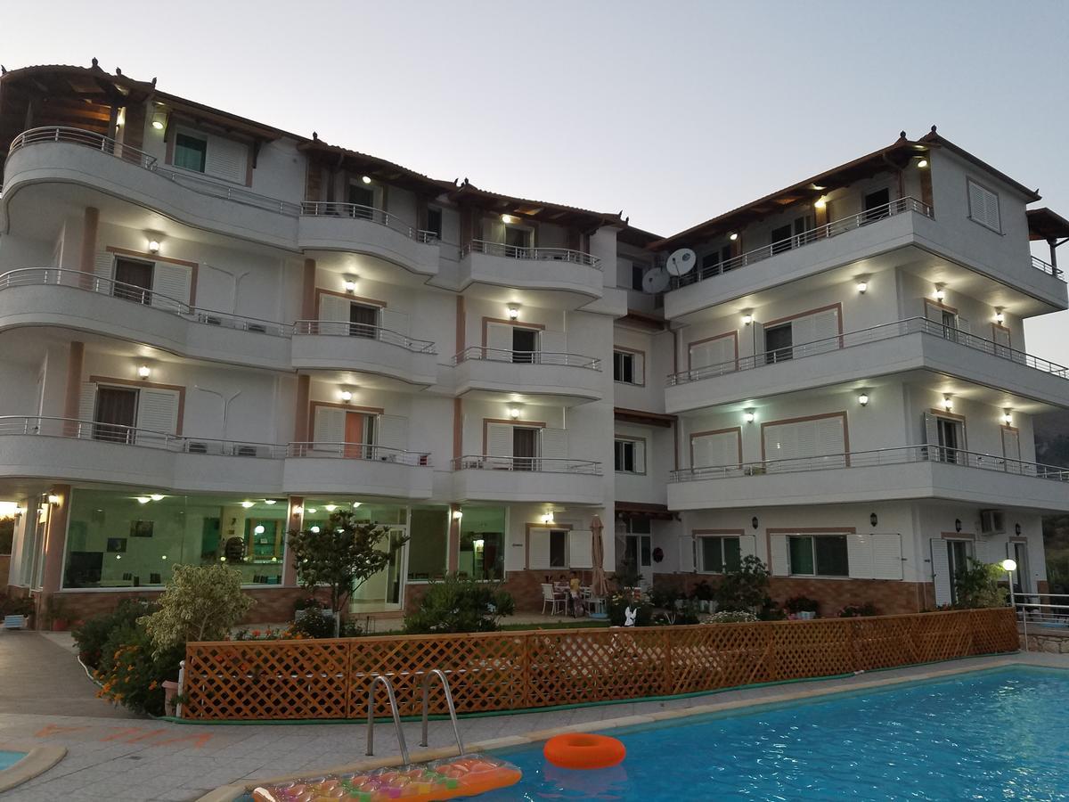 Hotel Vila Kafe Lukovë Exteriör bild