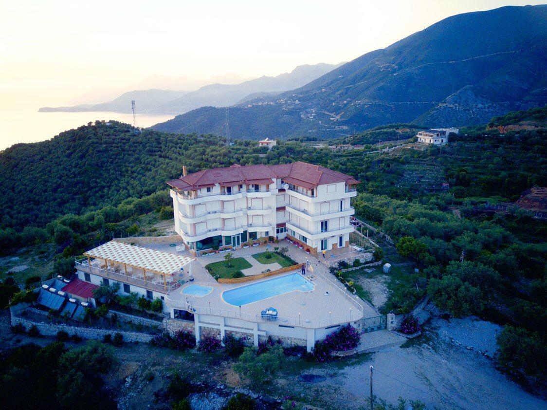 Hotel Vila Kafe Lukovë Exteriör bild