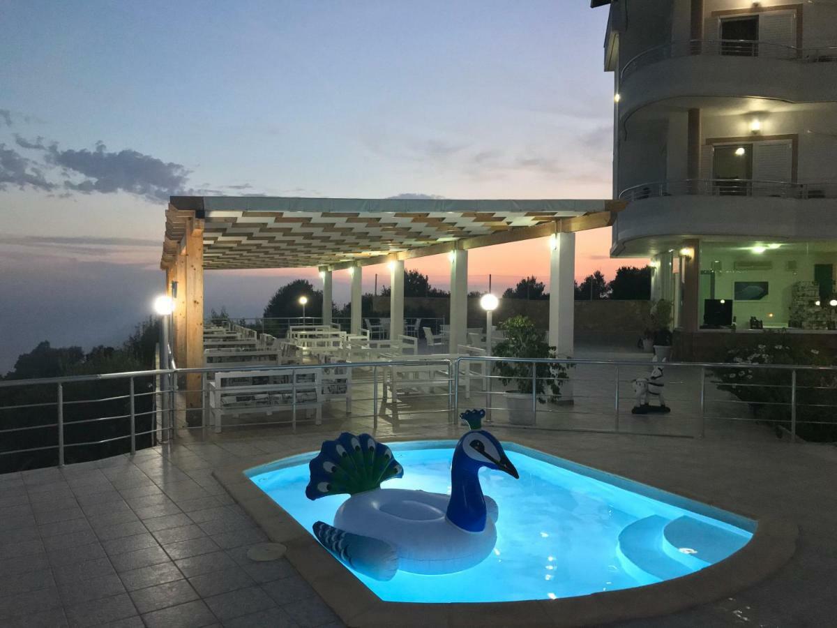 Hotel Vila Kafe Lukovë Exteriör bild