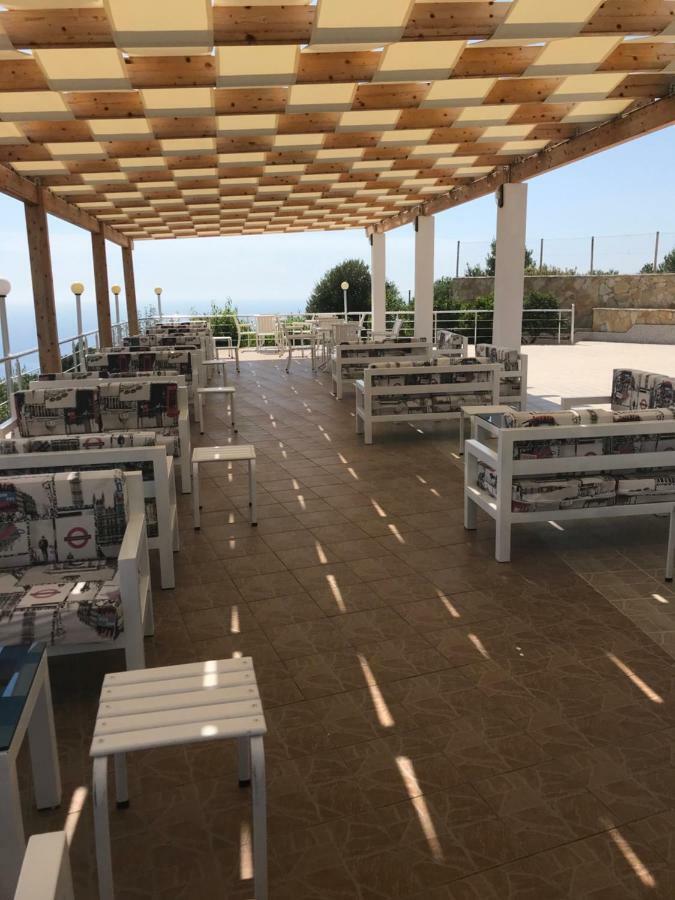 Hotel Vila Kafe Lukovë Exteriör bild