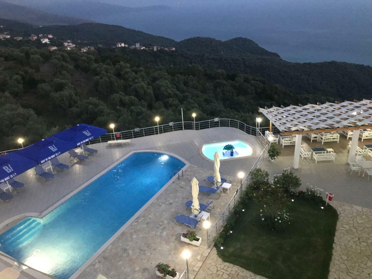 Hotel Vila Kafe Lukovë Exteriör bild