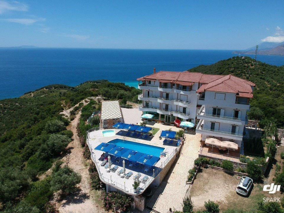 Hotel Vila Kafe Lukovë Exteriör bild